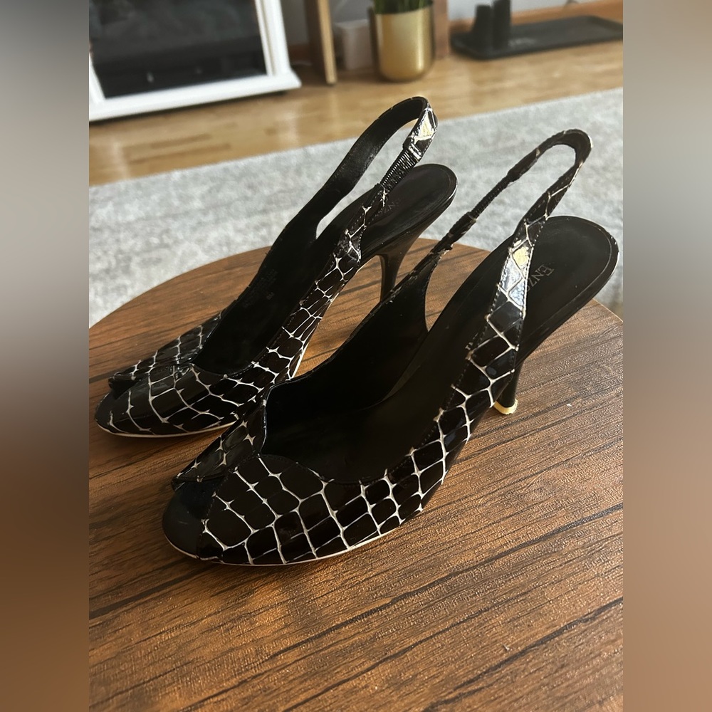 Women’s heels - Enzo Angiolini - size 8. Used condition- no big damage.